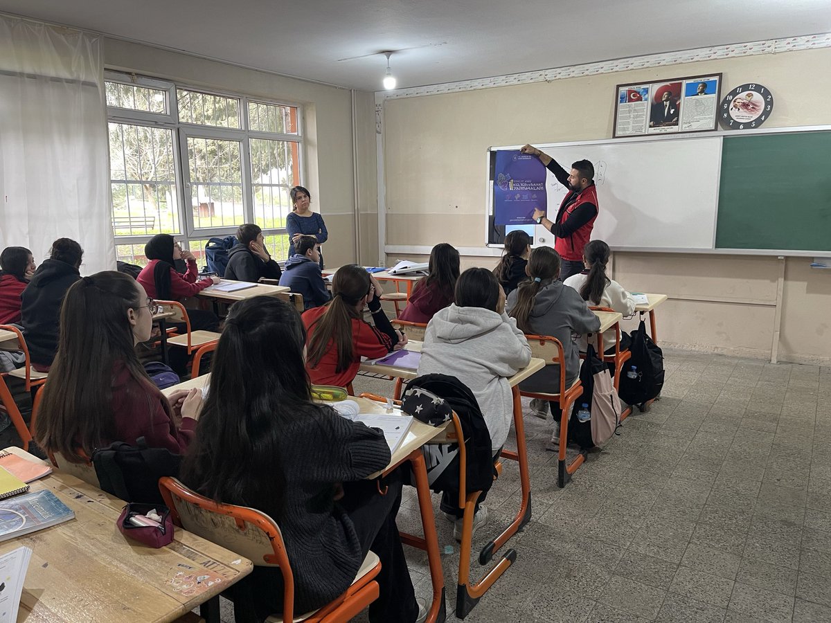 SultanhGm's tweet photo. Bu yıl sahne yine sizin gençler!✨

Tanıtımlarımızı gençlerle bir araya gelerek gerçekleştirmeye devam ediyoruz.📣

11.Gençler Arası Kültür ve Sanat Yarışmaları başvuruları ve Deneyap teknoloji atölyesi başvuruları devam ediyor.

Başvurular👇
https://t.co/PRZ78BekLh https://t.co/bLkusjPECM