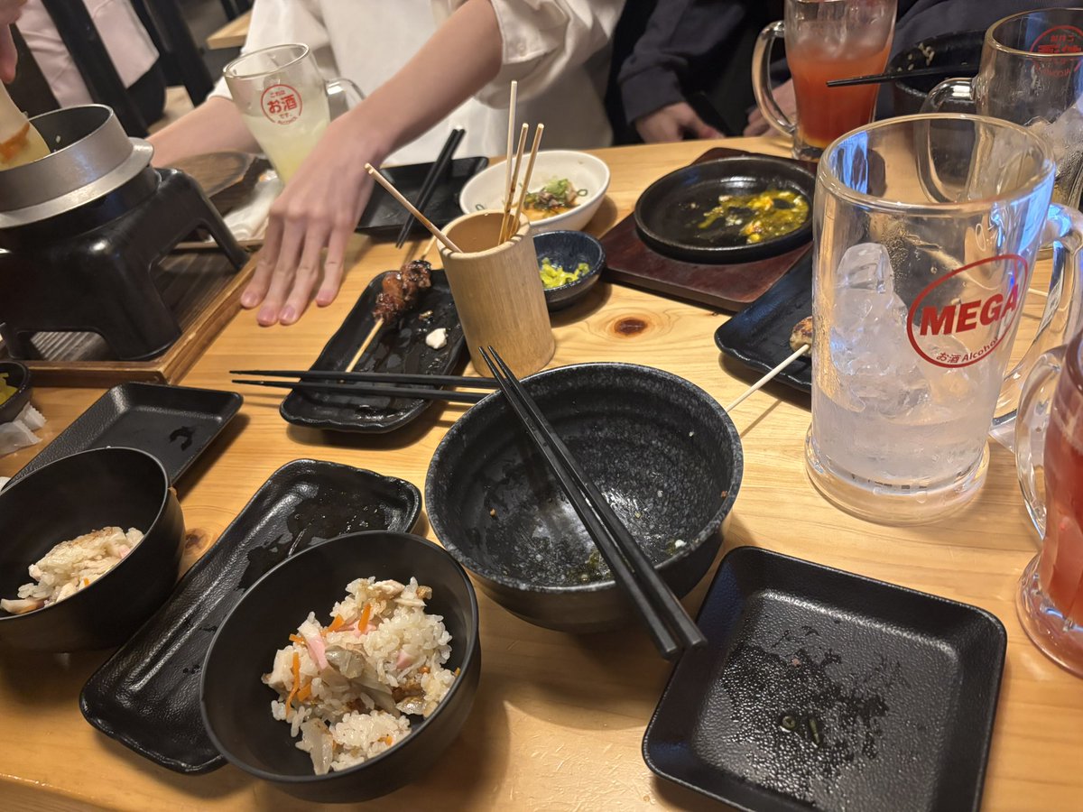 Laxs_usachan321's tweet photo. 突発飲み誘ってくれてありがとう
外出たら雨で萎えたけど楽しかった https://t.co/yT504093zP