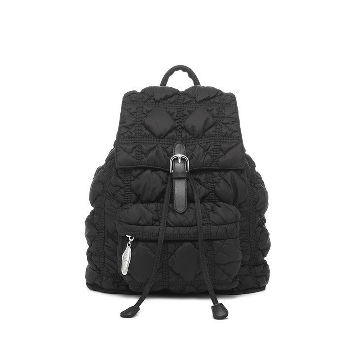 Carlyn BLOOM กระเป๋าเป้สะพายหลังสุดน่ารัก นุ่มนิ่ม ☁️💕 พร้อมส่งในไทย

♡ ราคา 2,850฿ ~ส่งฟรี ems~ 

📍ของแท้อุปกรณ์ครบ 💯% 
📍 รับส่งในนาม / กทม. ส่งแมสได้ 

📩 DM สอบถามเพิ่มเติมได้นะคะ 

#พร้อมส่ง #กระเป๋าcarlyn #carlyn #carlynbag #หิ้วcarlyn #พรีเกาหลี  #carlynพร้อมส่ง