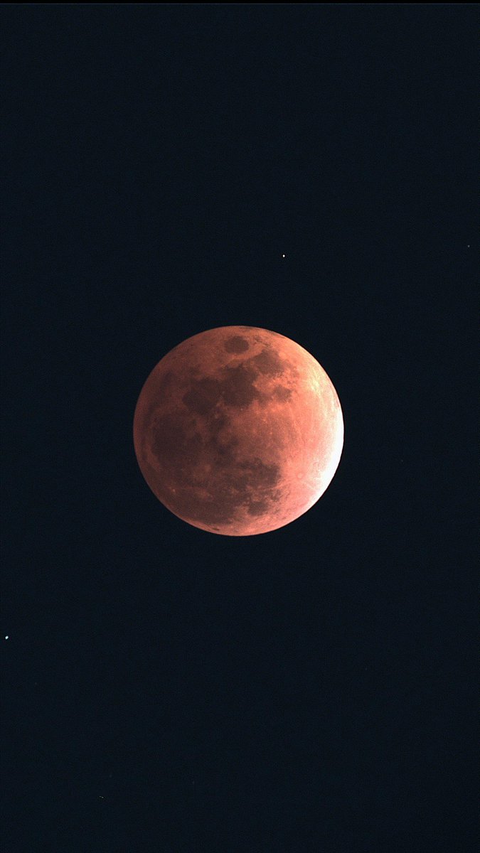 오늘 개기월식 블러드문 실시간 사진.