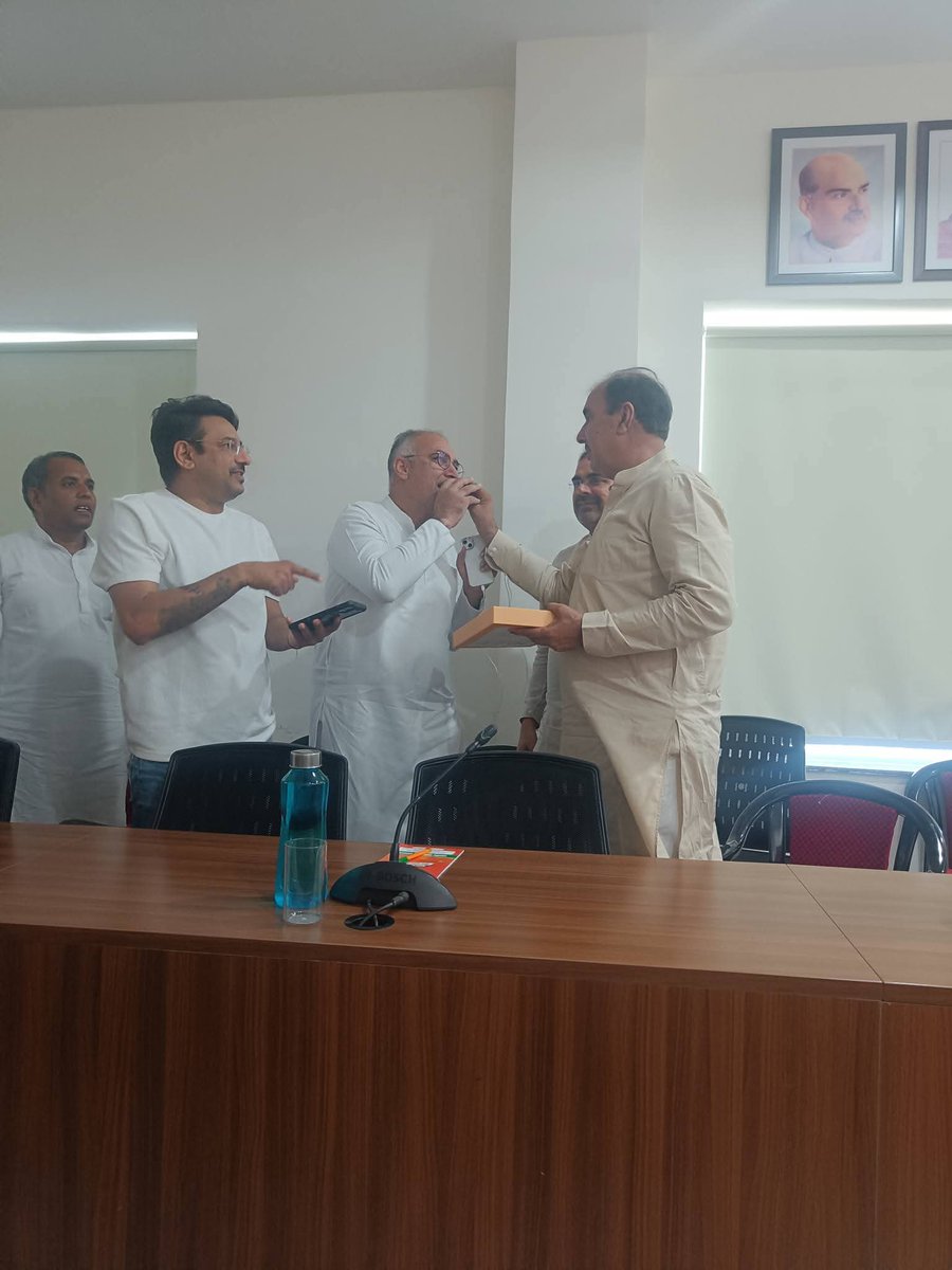 ranvirdhakabjp's tweet photo. संगठन को समर्पित वरिष्ठ नेता श्री संजय भाटिया जी को राज्यसभा प्रत्याशी घोषित किए जाने पर शीर्ष नेतृत्व का आभार । https://t.co/cnXa0m4V7k