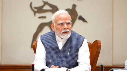 bstvlive's tweet photo. दिल्ली: पीएम मोदी ने कुवैत के प्रिंस से बात की
➡पीएम ने कुवैत के प्रिंस क्राउन से बात की
➡ओमान के लिए सुल्तान से फोन पर वार्ता
➡PM मोदी ने कुवैत और ओमान से बात की
➡दोनों देशों पर हमले को लेकर चिंता जताई
#Delhi #PMModi #KuwaitPrince @narendramodi https://t.co/qrcHteIOaf