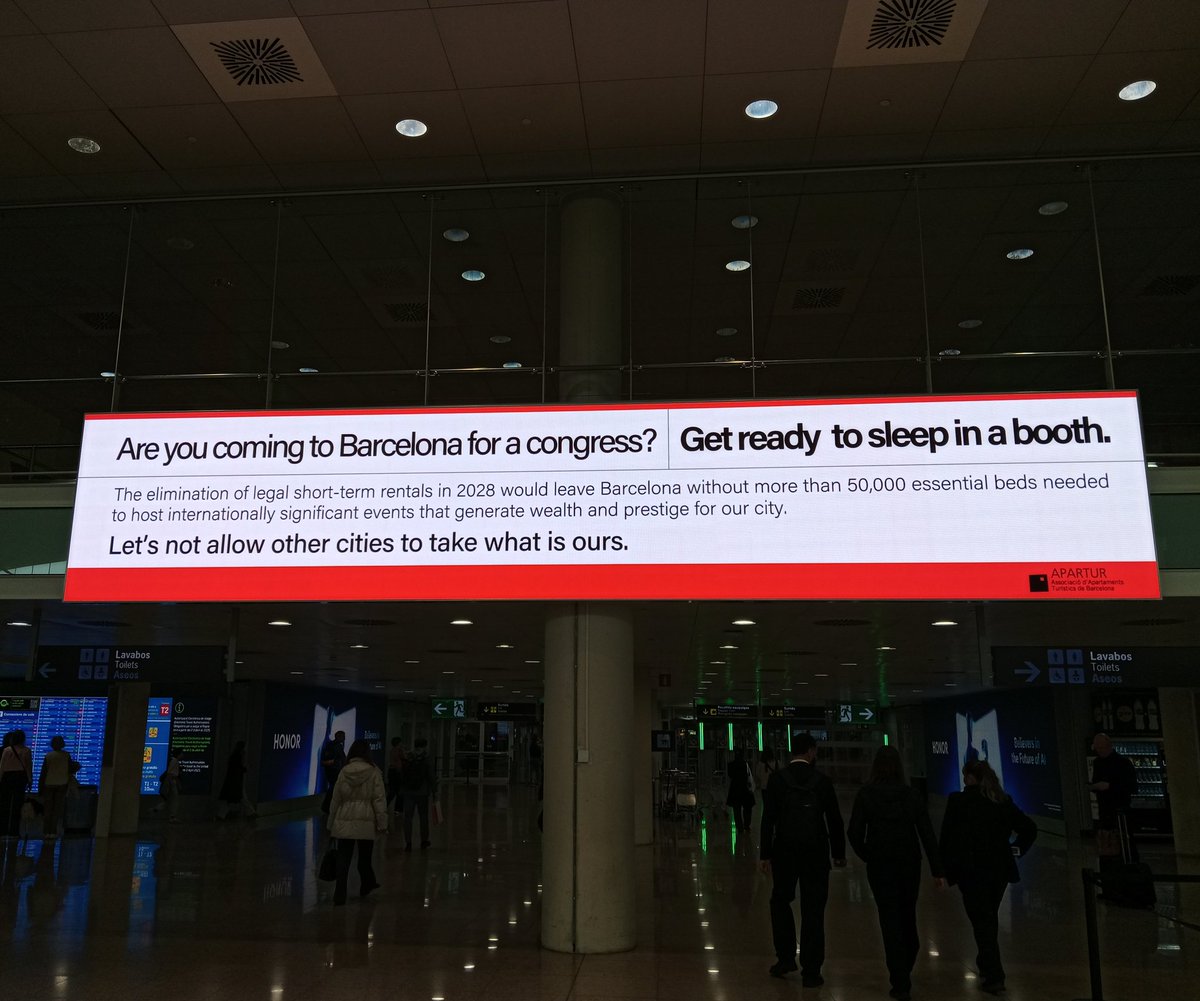 Propaganda de la burgesia rendista i paràsita a l'aeroport de Barcelona