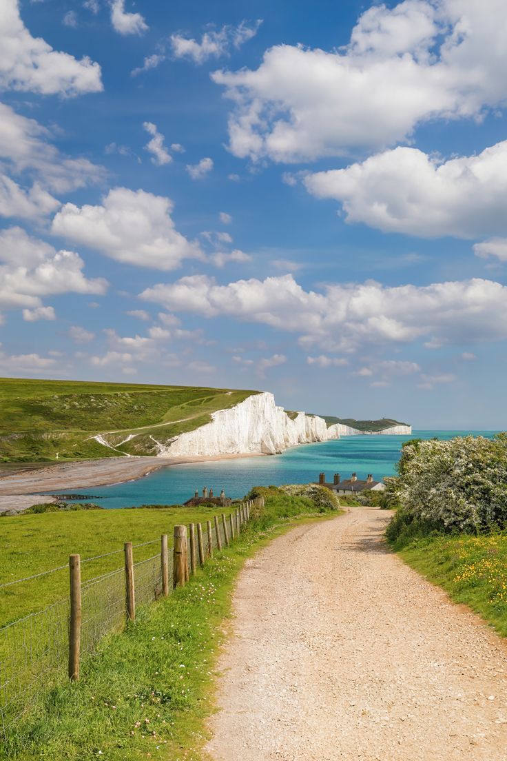 echoesofworld's tweet photo. Seven Sisters Cliffs https://t.co/7T5Xfqmo7s