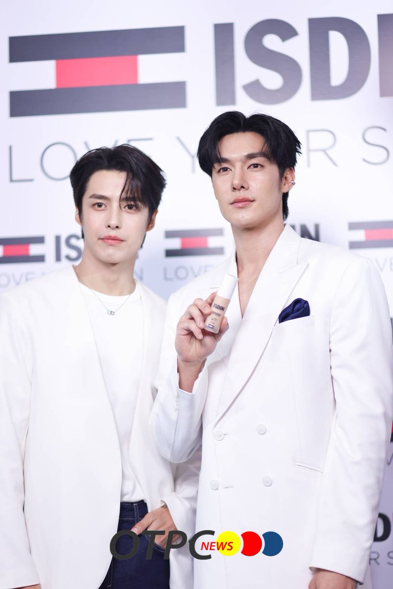 otpc_story's tweet photo. "ตี๋ บุญยเกียรติ"-"เฮง ทัตพงศ์" ร่วมงาน "HACK YOUR SKIN" ร่วมรับฟังและพูดคุยเรื่องราวนวัตกรรมและอัปเดตเทรนด์สกินแคร์ ปี 2026

#TeeBoonyakait #HengThatpong
#ISDIN #HackBeautyLab 
#HackYourSkin https://t.co/KDU0DaoqDB