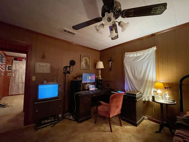 volkomenniel's tweet photo. by the way, this is where hayden anhedönia produced and created the story of ethel cain https://t.co/Ivey2ggKLH