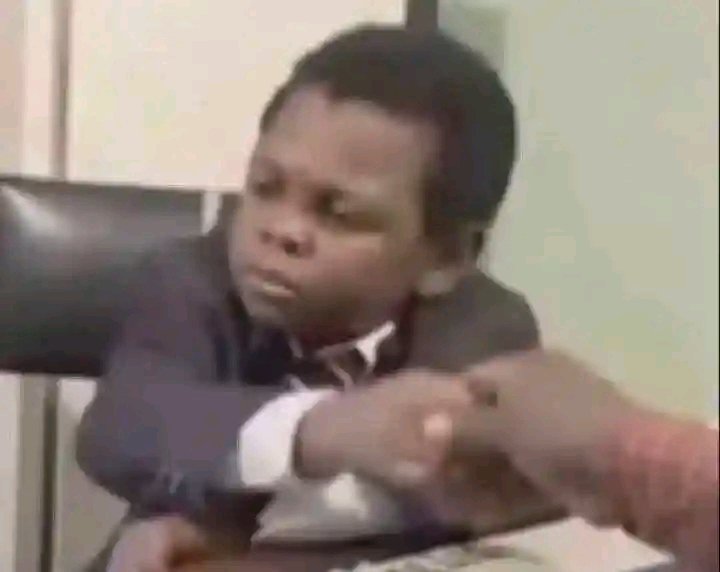 If you go fit date broke boy, text me..!!!
Make I use love finish you 💔🥹