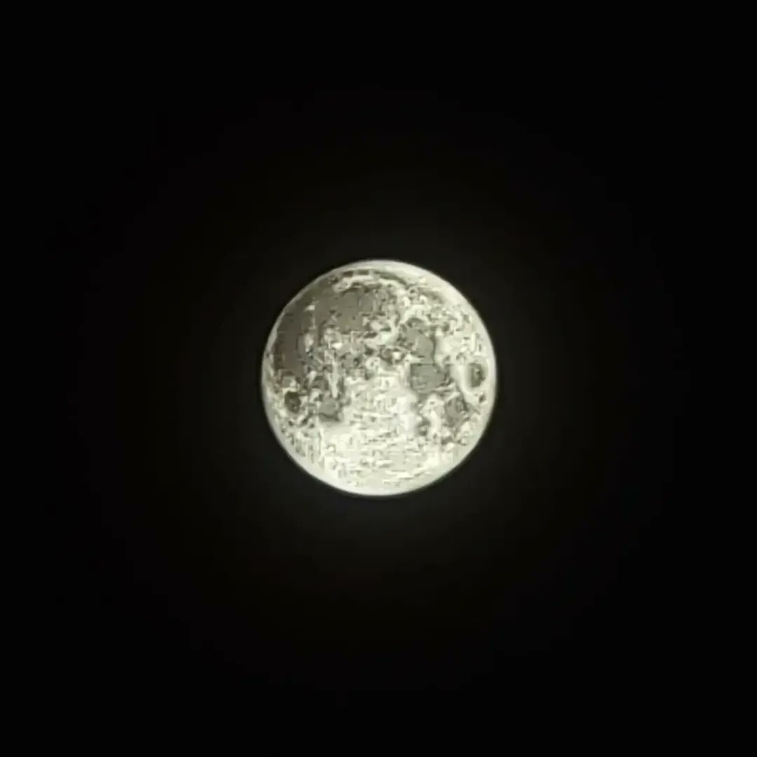 khadbae's tweet photo. It became more difficult to take clear pictures as the eclipse progressed but I am glad I woke early to capture it. 🌕🌔🌓🌒🌑 https://t.co/qeO77YWtYu