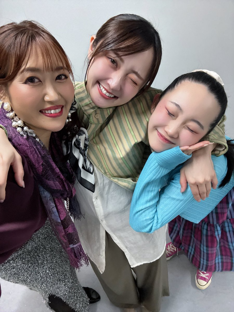 可愛い2人と💗
私は背が高いので身長的に
センターポジションにしてもらいました🥳

ありがとう🥰
沢山お世話になったぁー！！

くらちちゃんとあみちゃんと居ると
とっても癒される☺️🌳✨️