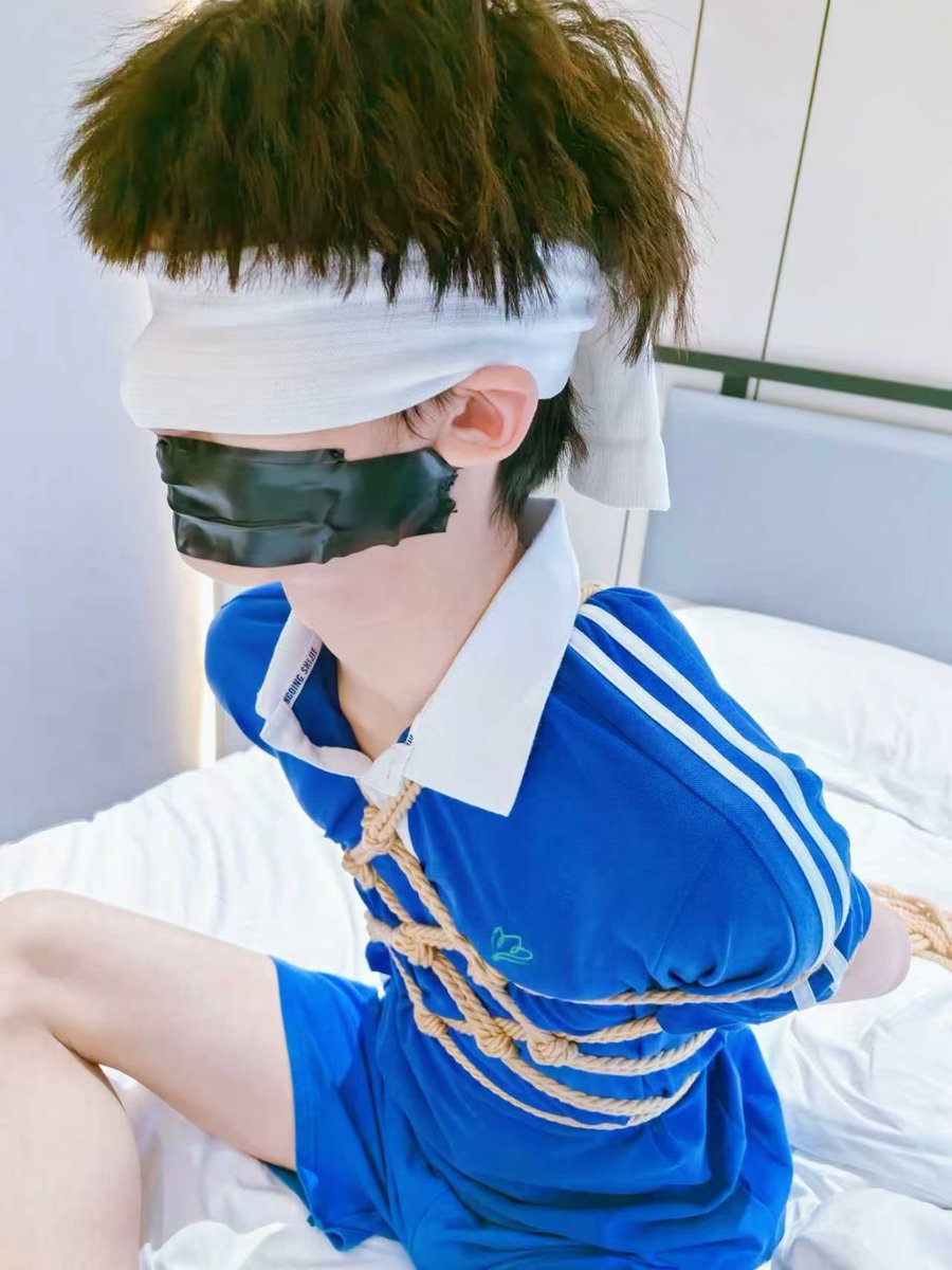 脏了的白球鞋 tweet media