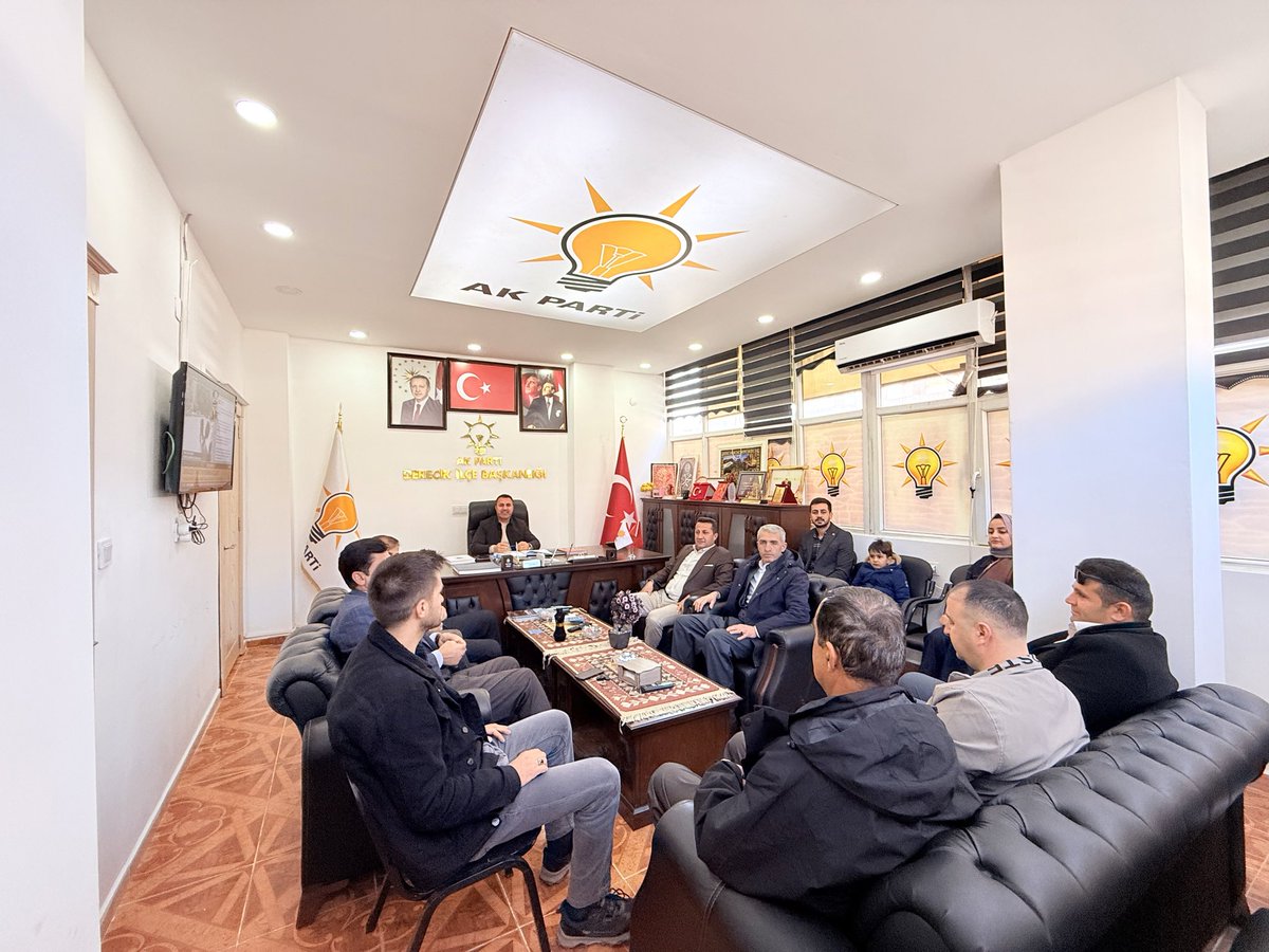 İlçe Başkanımızın riyasetinde Haftalık Yönetim Kurulu Toplantımızı gerçekleştirdik.

Saha çalışmalarımızı değerlendirip, önümüzdeki günlerin planlaması üzerine fikir alışverişinde bulunduk. 

Durmak yok, sahadayız! 🇹🇷

📍Ak Parti Derecik ilçe Başkanlığı