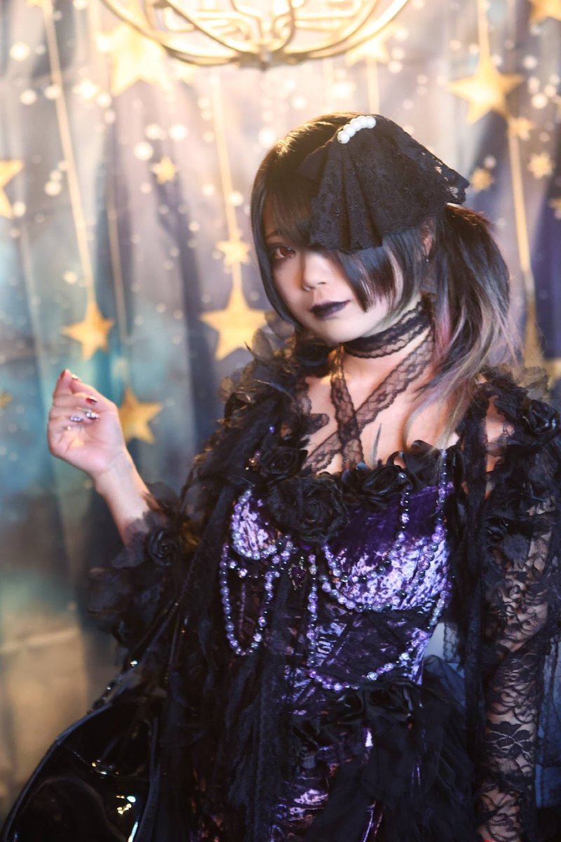 sinasinachinko's tweet photo. お写真撮って頂きましたよん🐥
ヨウさんとお邪魔しました✨
我が儘お嬢様と執事みたいなコンセプトで...!!
#DARKDOMAIN https://t.co/FtgLgRkcgG