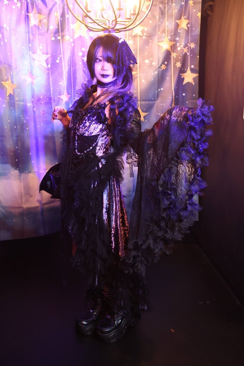 sinasinachinko's tweet photo. お写真撮って頂きましたよん🐥
ヨウさんとお邪魔しました✨
我が儘お嬢様と執事みたいなコンセプトで...!!
#DARKDOMAIN https://t.co/FtgLgRkcgG