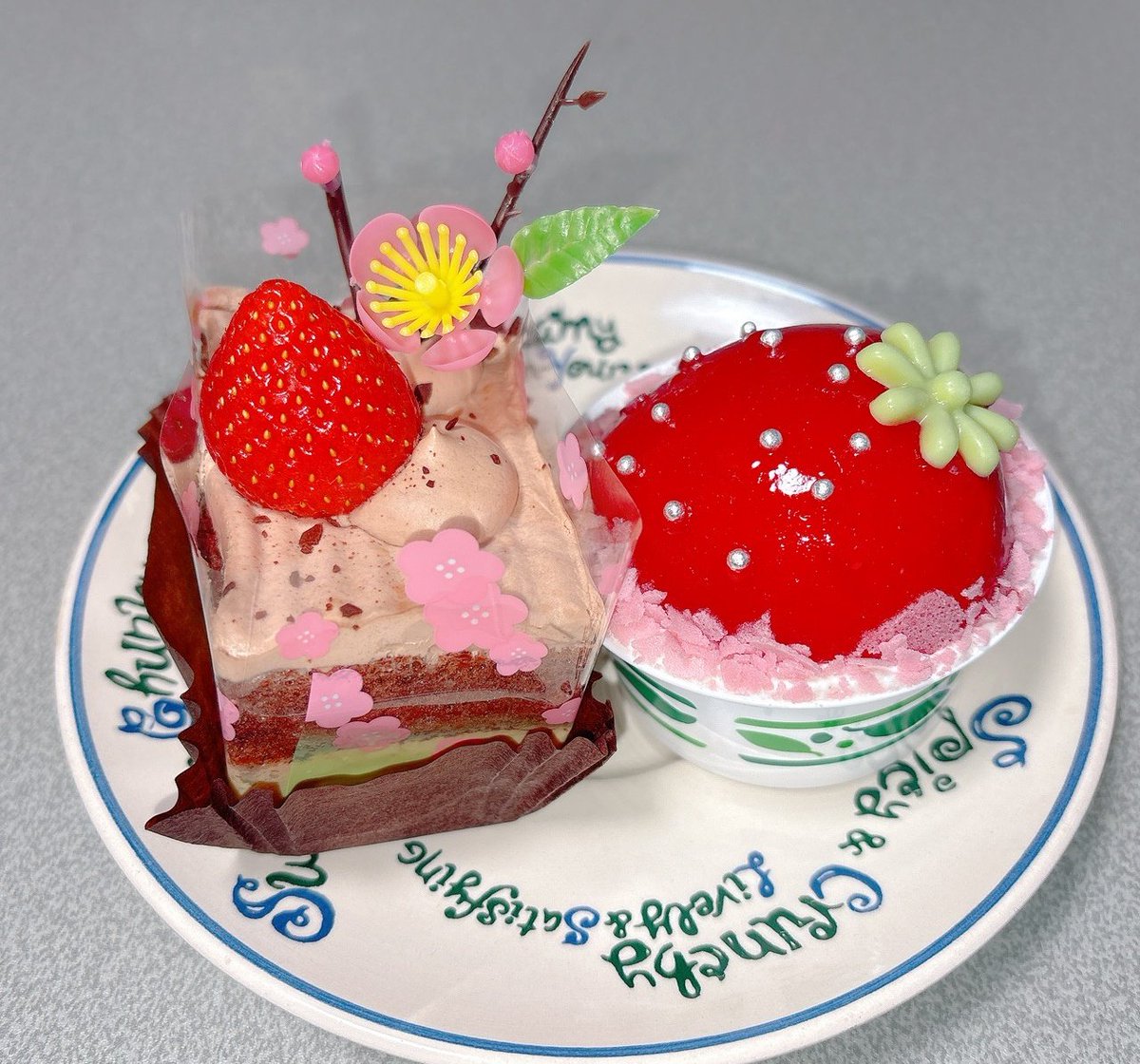 maybe2018313's tweet photo. にゃー😸🩷🍓🍰🎎 https://t.co/KO9UdWdjus