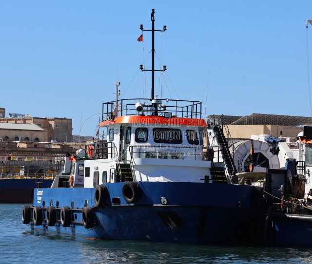 Shipguru's tweet photo. #sammutmarine #workboat #BAHARI #berthed at #grandharbourmalta - 24.02.2026 - https://t.co/nfgboxc3g3 - NO PHOTOS can be used or manipulated without our permission https://t.co/XFFkm33pUV