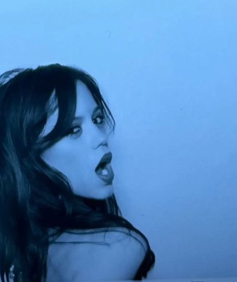 OH SHE’S SO HOT I NEED HER SO BAD