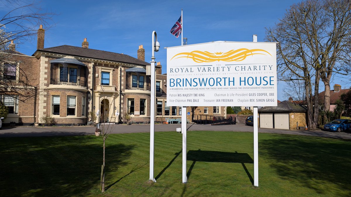 RoyalVariety's tweet photo. The @RoyalVariety Charity’s care home for elderly entertainers, #BrinsworthHouse in Twickenham, on a bright Spring morning! ❤️ https://t.co/dCSQdTcTbj