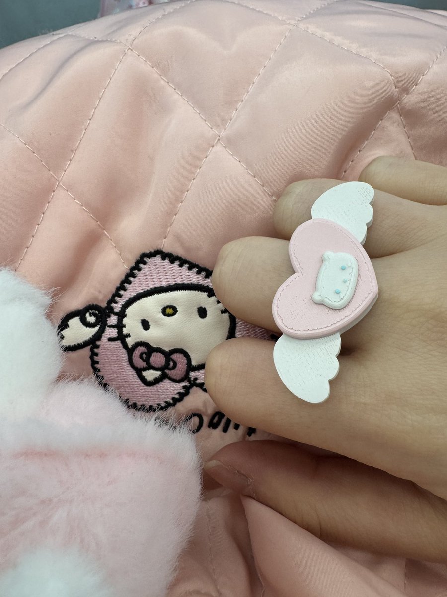 今日も今日とて🩷🐻‍❄️🪽 ハンズ渋谷店B2Cフロアにて販売中🪽 ぜひお