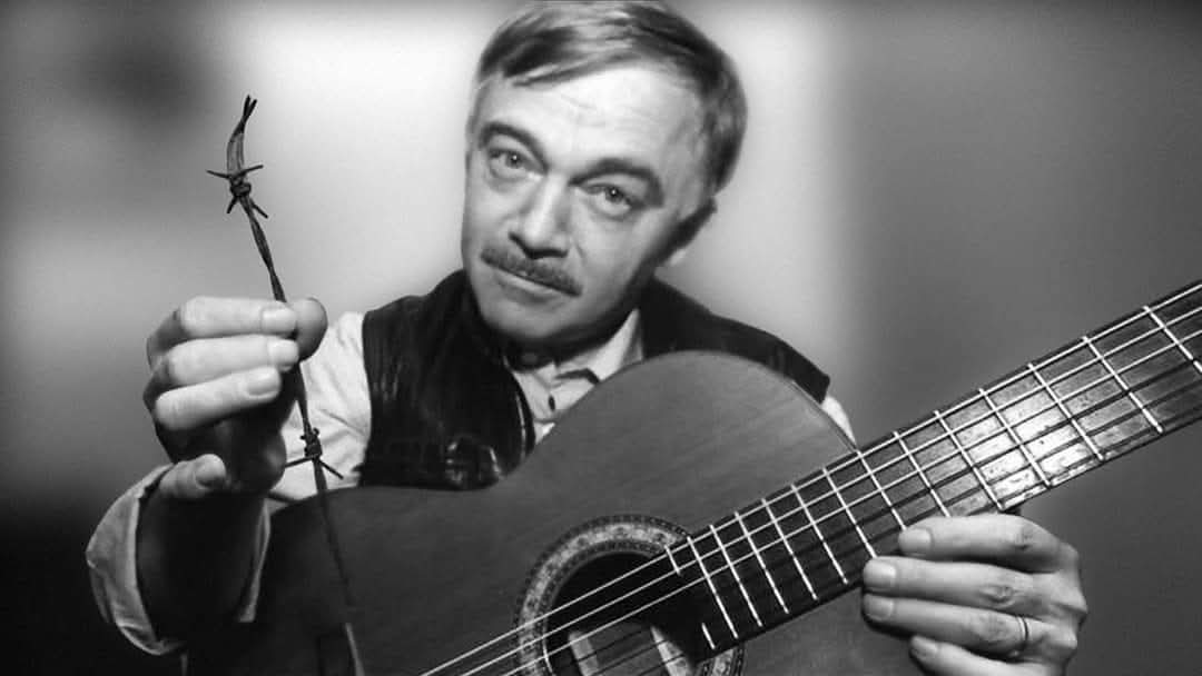 Dnes si připomínáme 32. výročí odchodu Karla Kryla na věčnost. Zakrátko si také připomeneme jeho nedožité 82. narozeniny. Muzeum paměti XX. století pořádá 13. 4. 2024 od 18 hod. s Werichovou vilou vzpomínový večer.
Foto: Otto Dlabola / Supraphon // Kroměříž / Příběh Karla Kryla