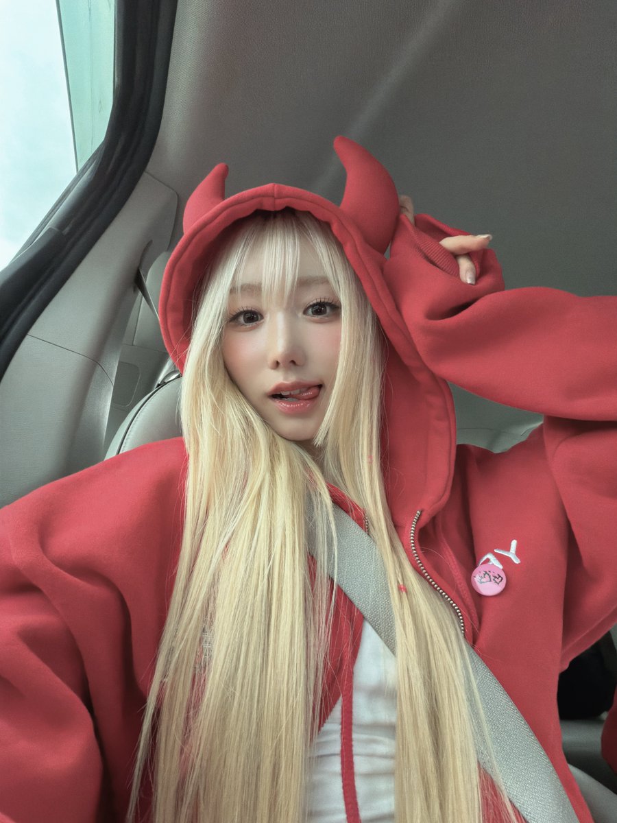 SAY_MEI ⠀ ∧ /ﾉ＼∧_∧ Ψ ／ﾉ＼( ㆆ.ㆆ)┃ ⌒⌒ (∪ つ ←し-J