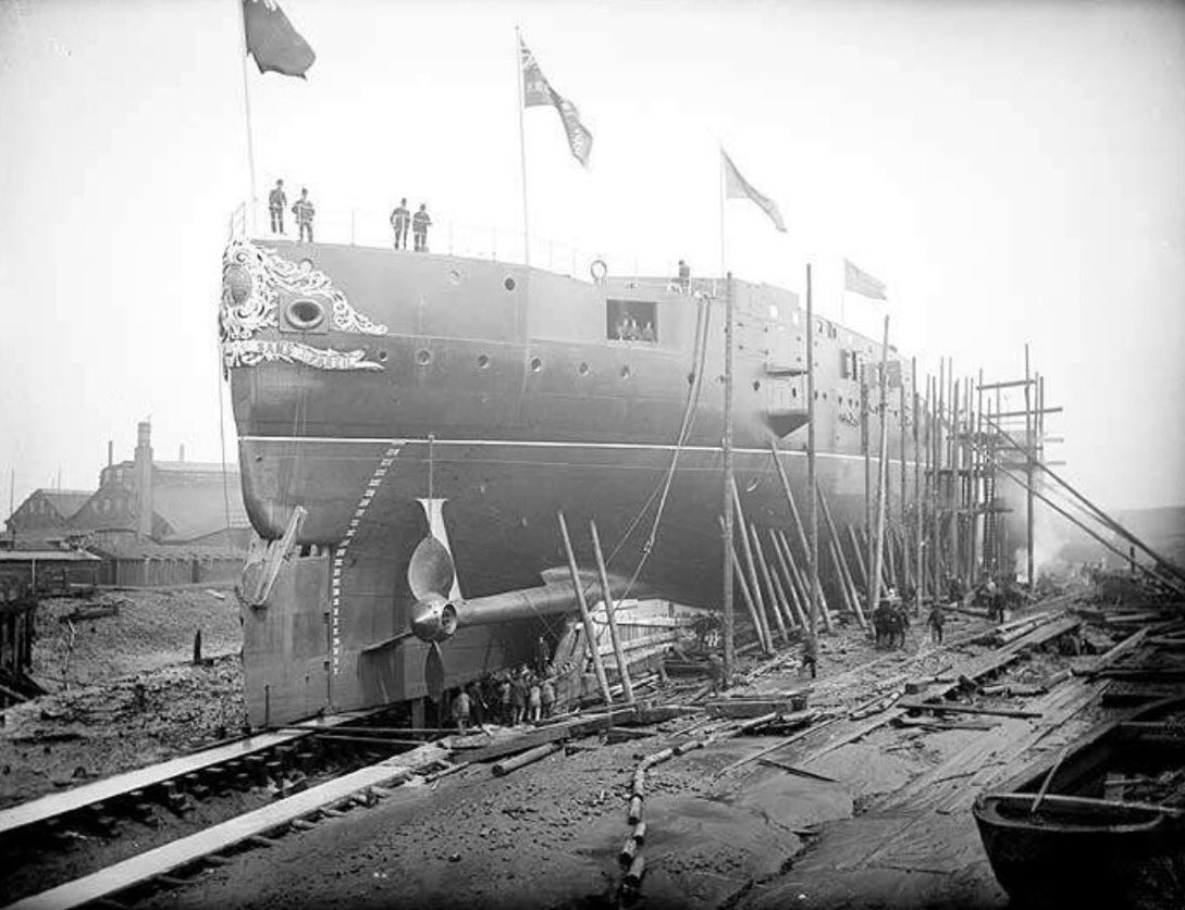 The_East_End's tweet photo. 1887 - The HMS Sans Pariel under construction in the yard of Thames Ironworks - whose football team went on to become West Ham United... #eastend #WHUFC #Thames #Ironworks #football #History https://t.co/w5zkOpBLHT
