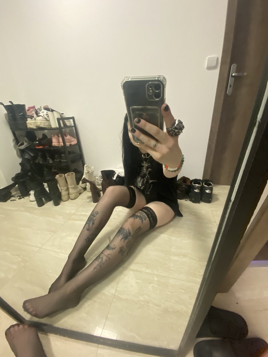 𝕰𝖒𝖕𝖗𝖊𝖘𝖘 𝕾𝖕𝖎𝖐𝖞 | FINDOMME tweet media