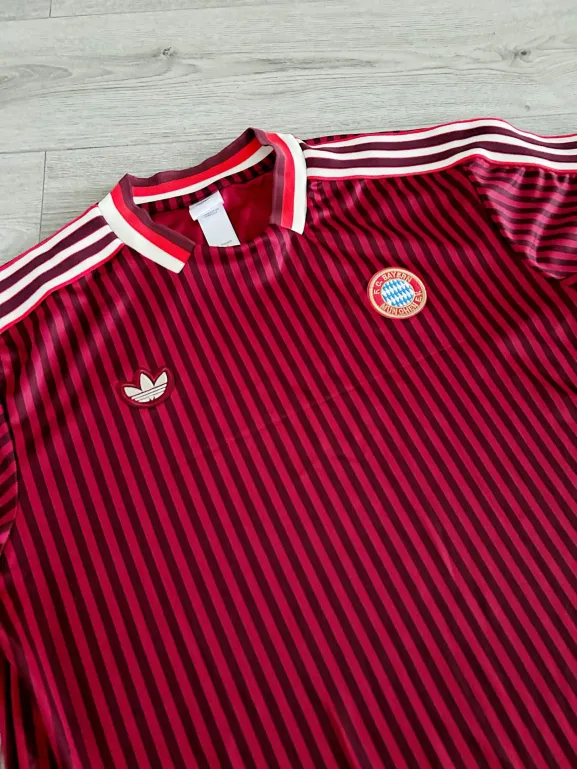 BAYERN MUNICH 24/25 RETRO CASUAL/TRAINING SHIRT
 Want to buy the same item👉👉adjersey.com