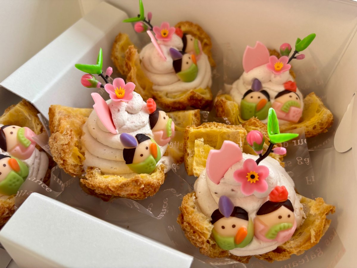 ＼ 本日は #ひな祭り 🌸 ／

会社からひな祭りケーキの差し入れが…！🍰
飾りが素敵で食べるのがもったいない…と言いつつ、秒で完食😋🙏 
ごちそうさまでした✨

#社内イベント #OMN #企業公式春のフォロー祭り