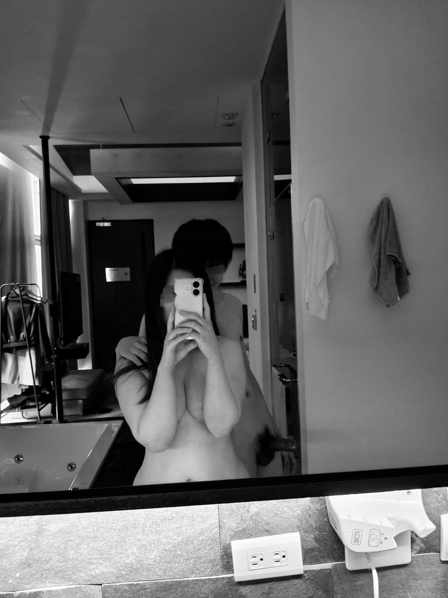 ReneMXXIII's tweet photo. 2AM關了燈
但是我還睡不著
不足夠的Love
我注意到了你的想法
想要快點做
從夜晚到天亮
這一天是真的從夜晚入���到天亮退���都沒睡 
好久沒這麼瘋狂 只是天氣太冷難得開到的泳池房冷一個不敢走下去 還是縮回房間泡澡就好😅 https://t.co/w8nDrRfqWW