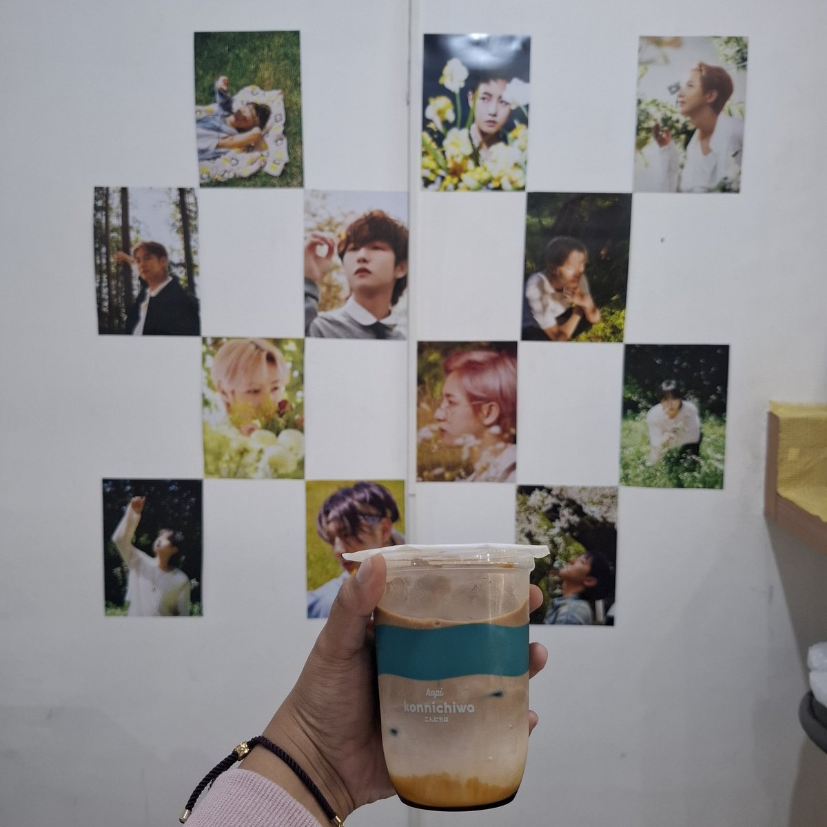 To the boy who feels like spring in yellow hues 🌼
Selamat ulang tahun, Renjun 💛
Semoga hidupmu selalu dipenuhi ladang daisy dan hari-hari secerah senyummu

Thanks to <a href="/nakakumiii/">now</a> and <a href="/urmatchatalk/">sarr 🦊 (sudah kompre 😎👍🏻)</a> for Bday Cafe + goods 💛