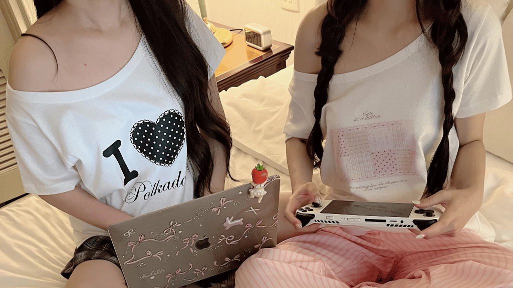 itfeelstory's tweet photo. เสื้อยืดปาดไหล่แบบนี้ก็น่ารัก เผื่อใครอยากได้แบบสบายๆ ไม่ต้องคิดไรเยอะ แต่ยังมีลูกเล่น แมชง่าย https://t.co/f9PSlSOZOr