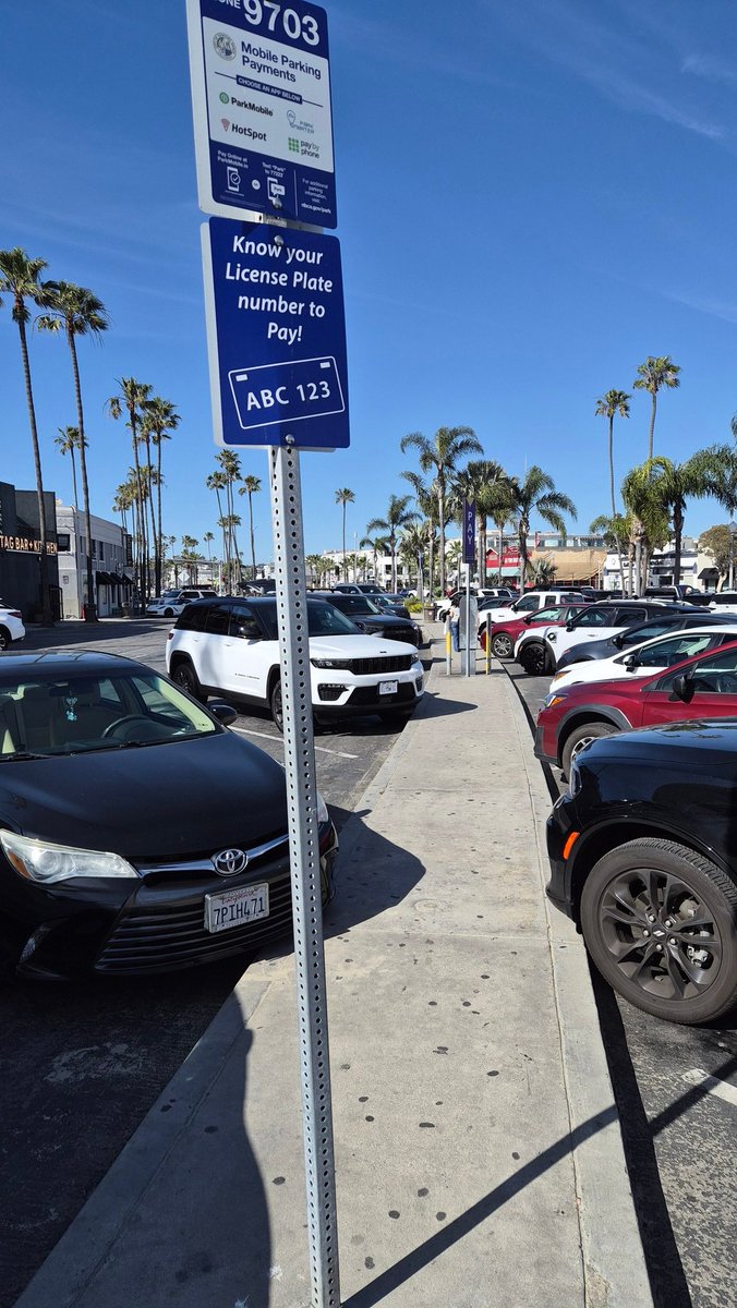 kbrown_88's tweet photo. Figured it out today ..unlike other #meters ..had to apburtly leave my parking space (had like 45 minutes left ) however if a new car pulls Into my space ..goes by the license plate ..so they get their #revenue,  &amp; no free time for the new car..pretty clever #Newportbeach! https://t.co/QKoGpUDB8U