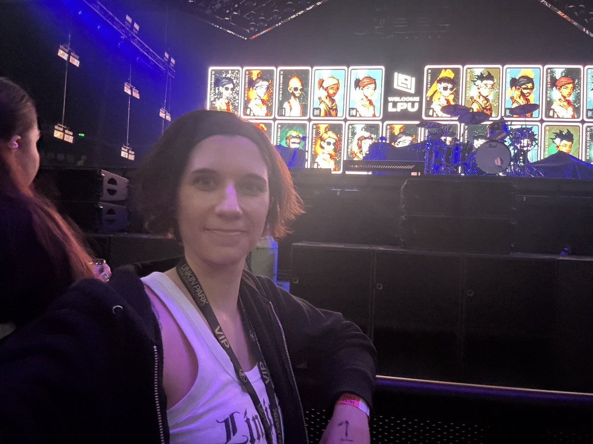AlineLPfan tweet media