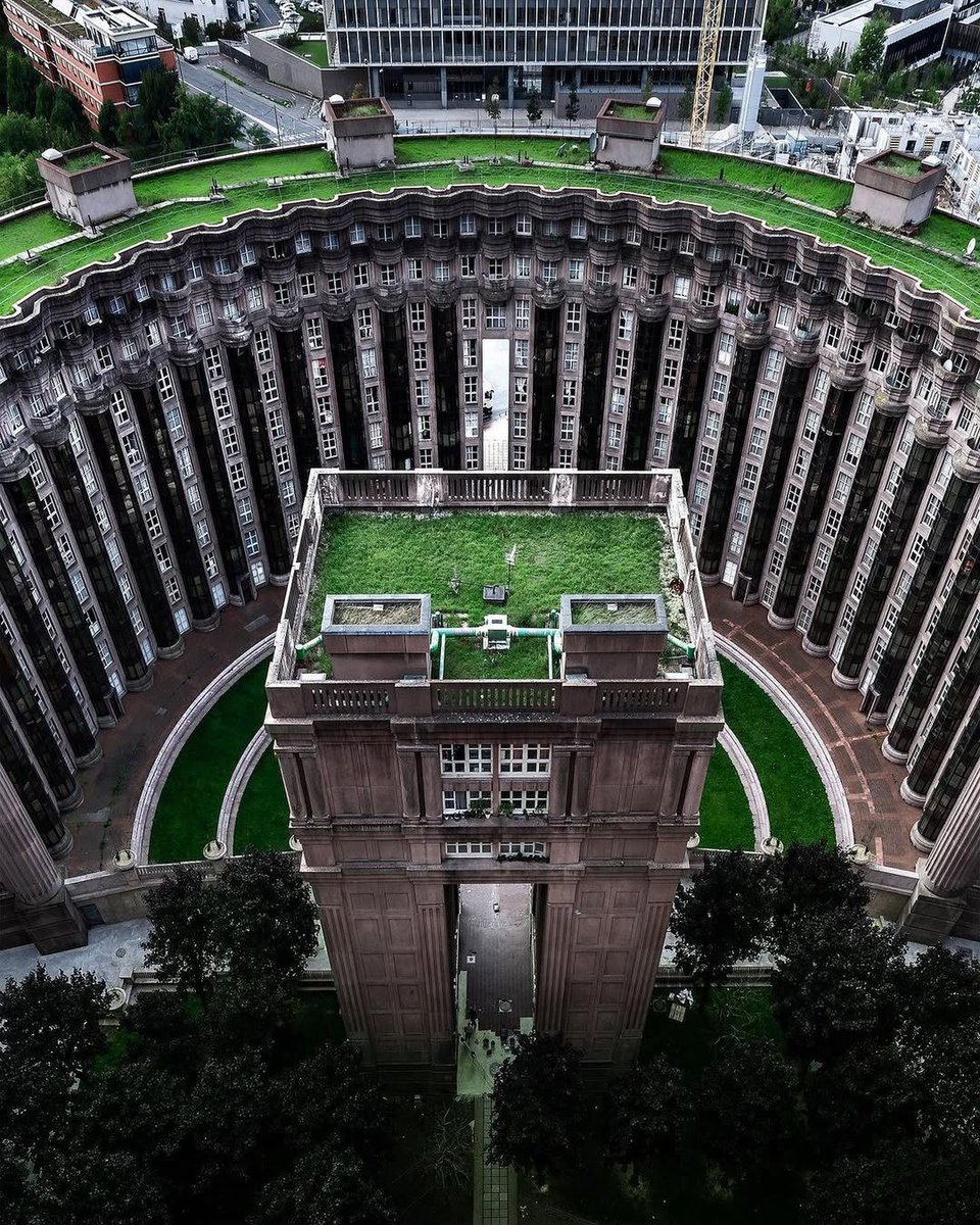 Dee_Floki's tweet photo. Les Espaces d’Abraxas, Noisy-le-Grand, France. https://t.co/n76SHru8vq