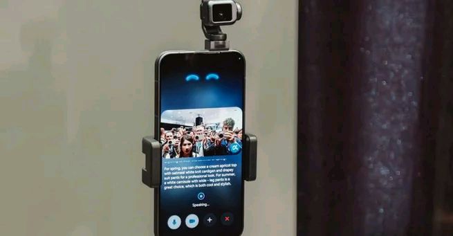 Honor Robot Phone Teased With Moving Camera Arm

Curious about the Honor Robot Phone and whether it’s real or just a concept? 

DETAILS: semasocial.com/blog/honor-rob…