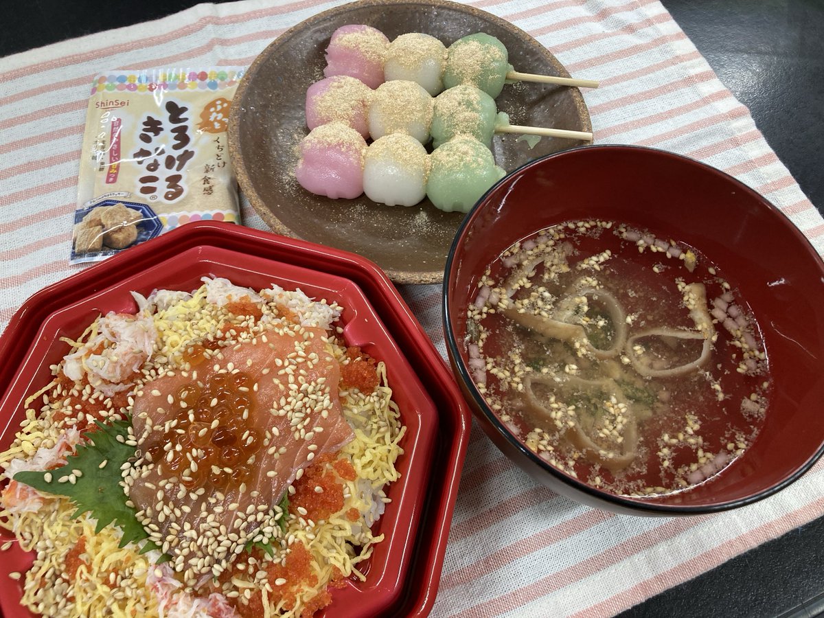 shinseiplanning's tweet photo. お疲れｺﾞﾏｯｽ! (`･ω･)ﾉ

今日はひなまつり🎎
ひなまつりメニューに真誠をちょい足し🤏
ちらしずしにも、お吸い物にも、三色団子にも。。。
真誠のごま・きなこをふるだけで
香りも見た目もワンランクUP✨

春の食卓にぜひ🌸

#ひなまつり #真誠 #ごま #きな粉 https://t.co/CGh2HOwsyA