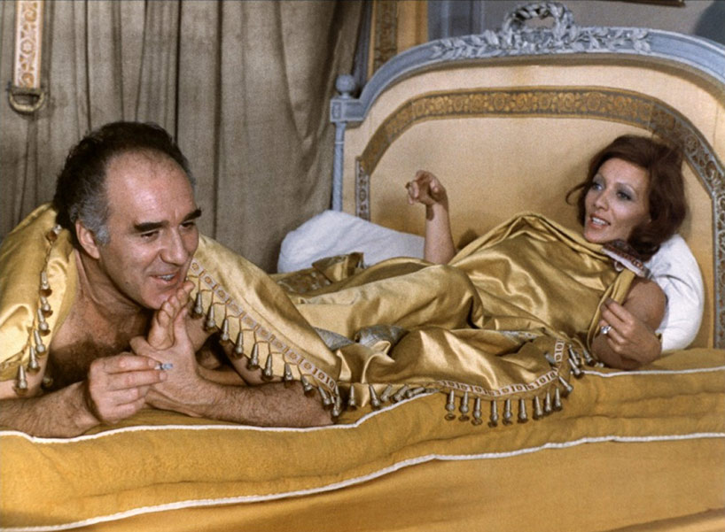 Docpierrot1's tweet photo. #Films2025 38- "Les Noces rouges" (C.Chabrol) *** On revoit toujours avec un immense plaisir ces scènes de la vie de province sous Pompidou, avec ces notables adultères, ces politiciens véreux et les pulsions les plus sombres qui brisent la surface des apparences. https://t.co/huqW71nX7b
