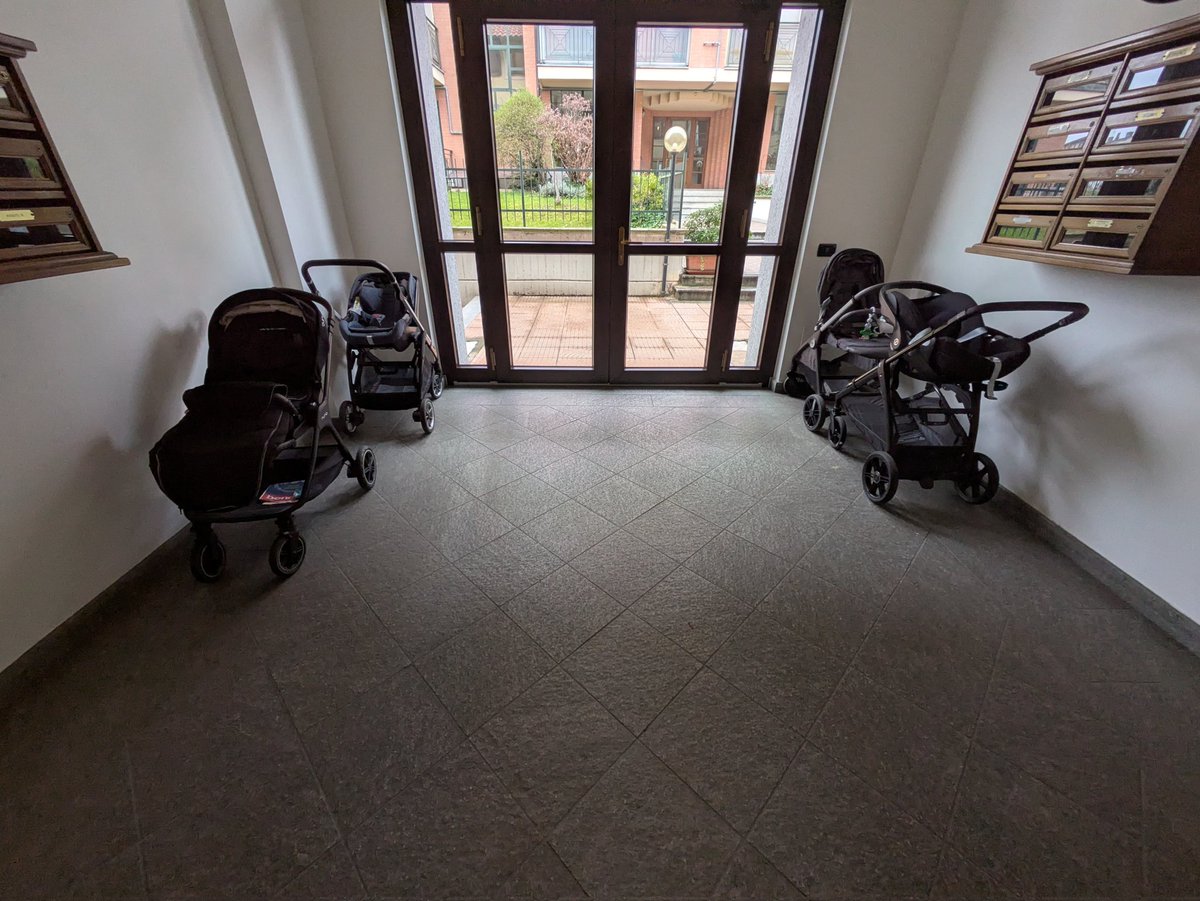 massimo_san's tweet image. La #natalita è in diminuzione dappertutto tranne che nel nostro condominio