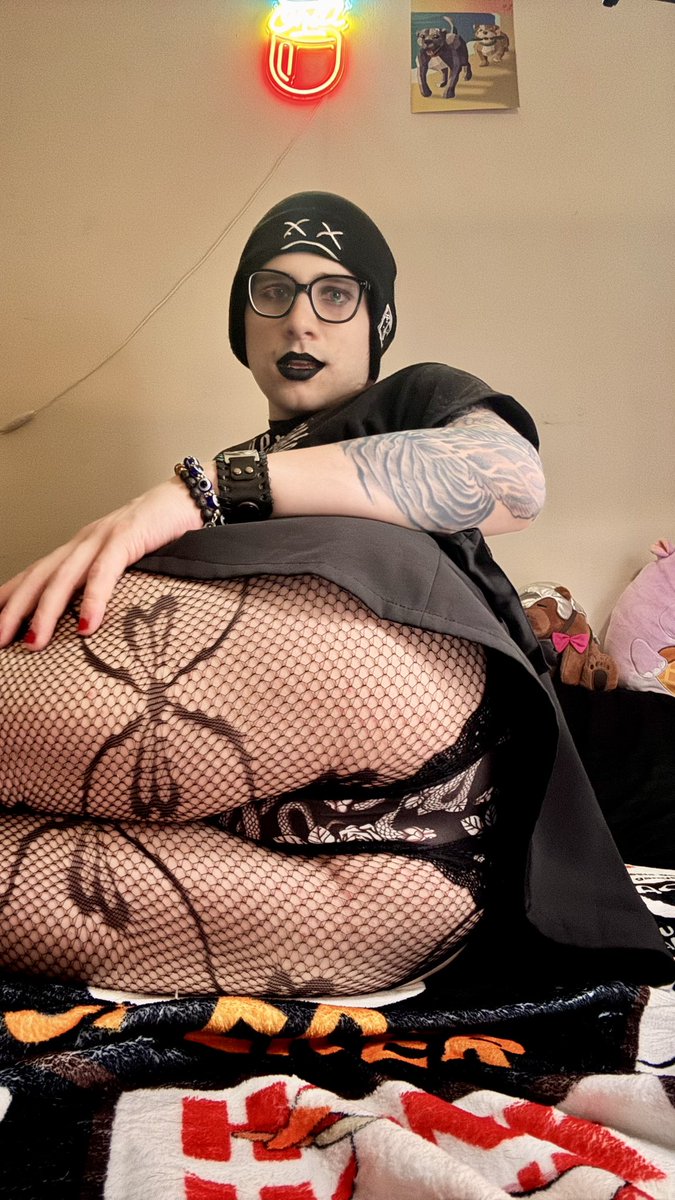 Lilith_loads tweet picture