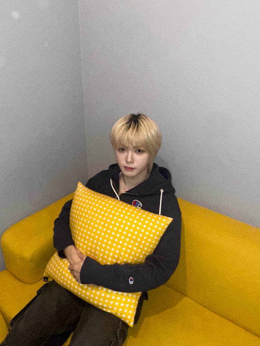 idntt_cosmo's tweet photo. 양 한 마리 양 두 마리 양 세 마리
양…쿠울..쿨
🐑🐑🐑🐑💤💤💤

#idntt #아이덴티티 #アイデンティティ
#yesweare #김성준 #kimseongjun https://t.co/TxAXMFY0Fw