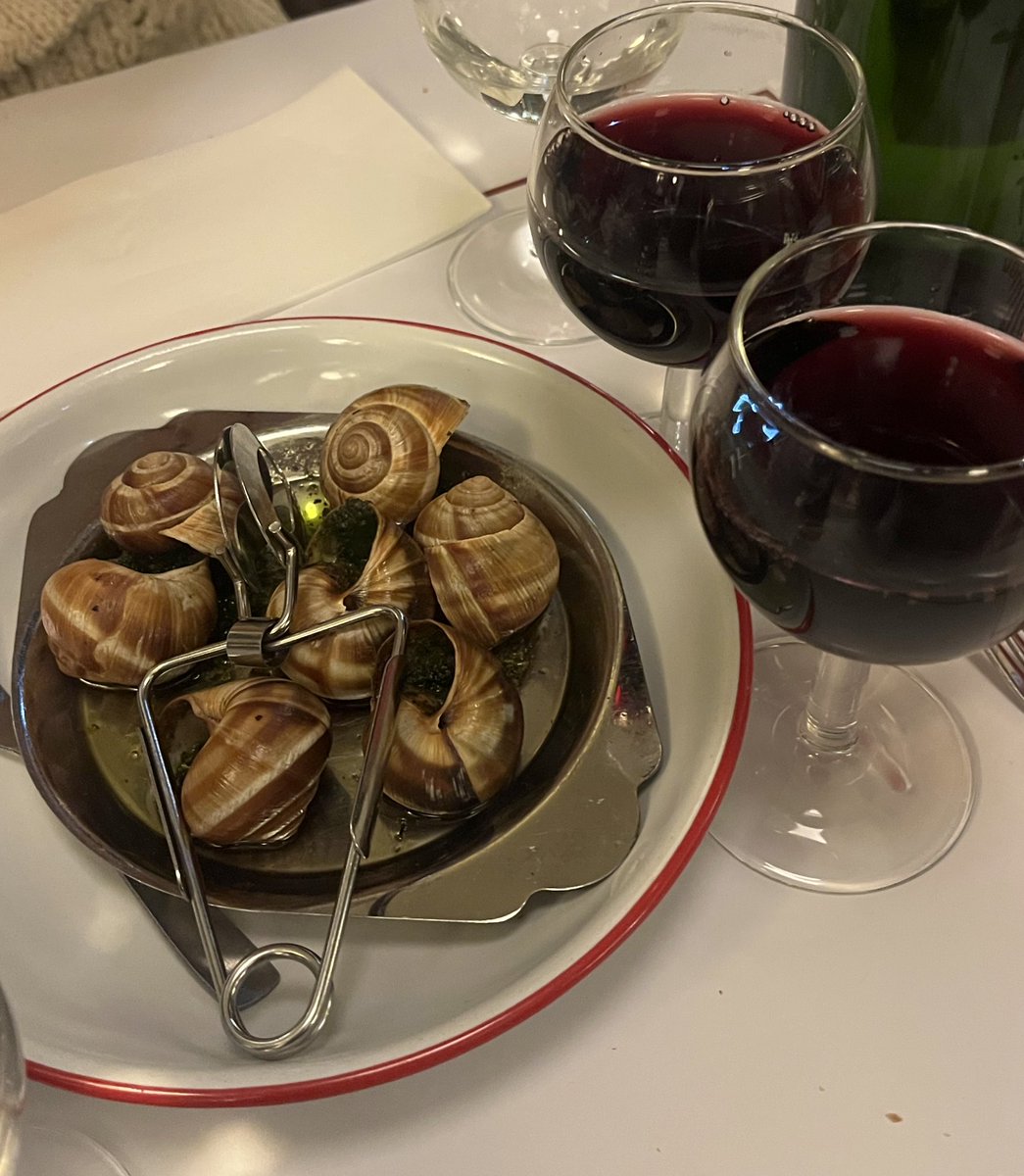 에스까르고먹었더요
에스까르고는 비싼거나 싼거나 맛 똑같으니까 싼데서먹쟝