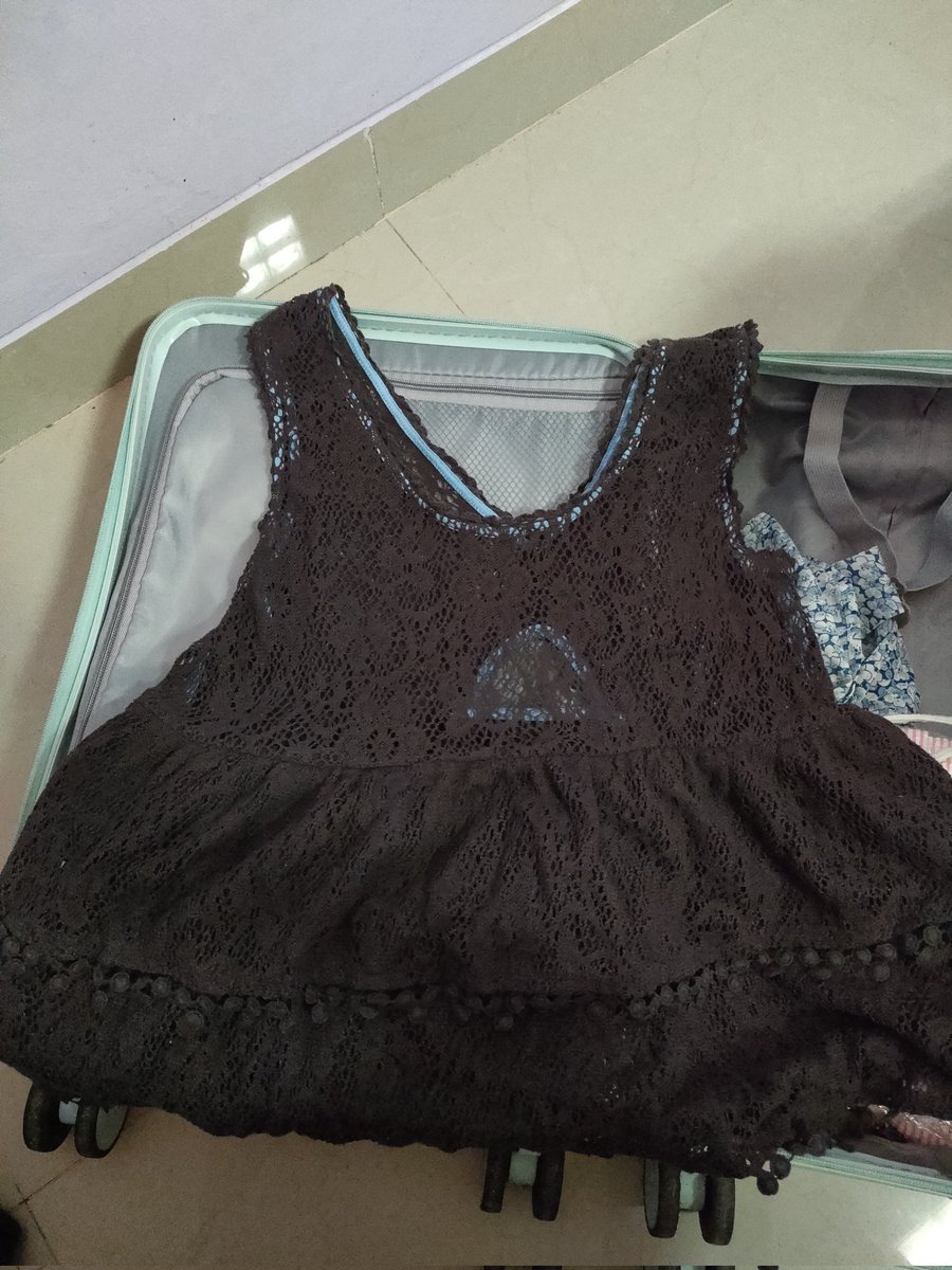rael_tra's tweet photo. wts preloved baju haram
bisa oren 
pict 1 50k BKK ada cup bra
pict 2 15k outer jaring
pict 3 50k top babydoll 
pict 4 50k top babydoll https://t.co/9dAA9ccgsL