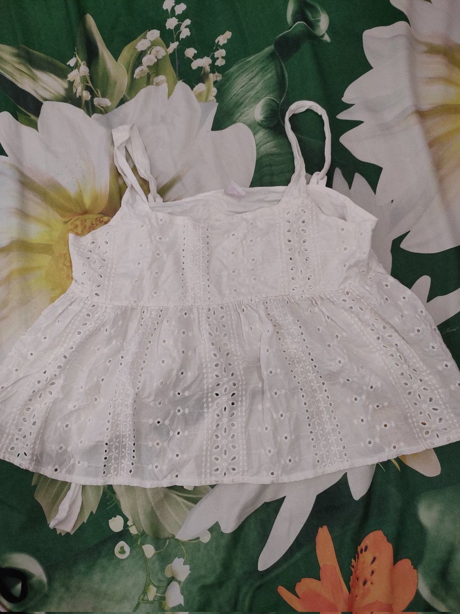 rael_tra's tweet photo. wts preloved baju haram
bisa oren 
pict 1 50k BKK ada cup bra
pict 2 15k outer jaring
pict 3 50k top babydoll 
pict 4 50k top babydoll https://t.co/9dAA9ccgsL