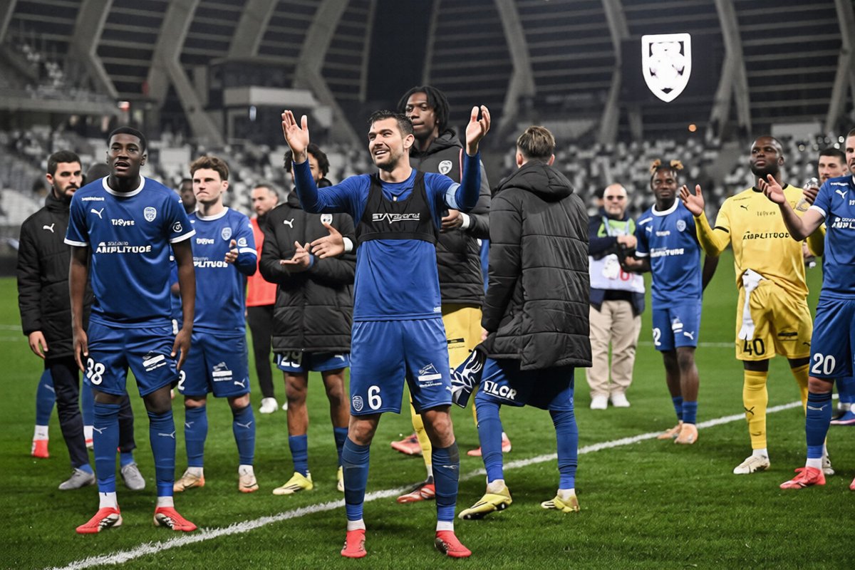 ✅👑 L'ESTAC conserve son trône !

Nos Bleu&amp;Blanc enchaînent une deuxième victoire consécutive à Amiens (0-2) et renfilent leur costume de leader au détriment de l'ASSE.
#ESTAC #Troyes #ASCESTAC #Ligue2