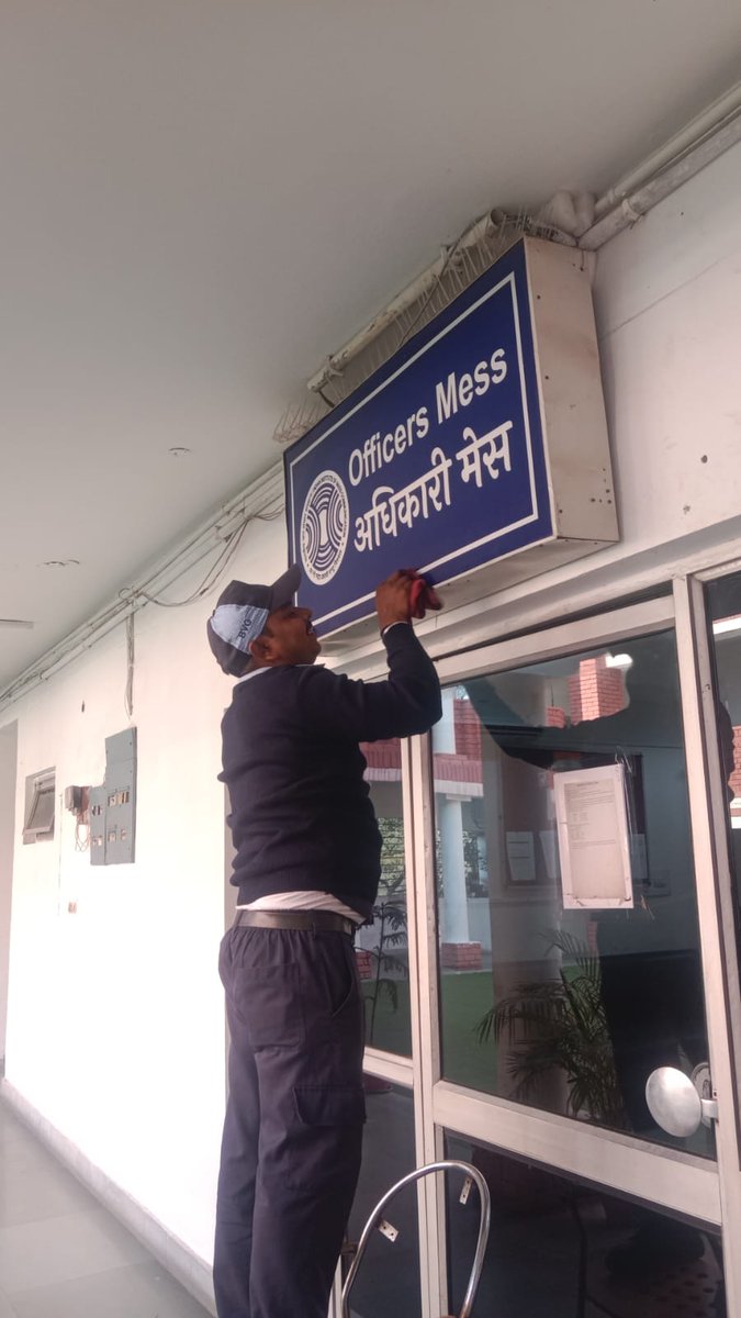 IIMC_India's tweet photo. As part of #SpecialCampaign5.0, a comprehensive cleaning drive was organized at the IIMC New Delhi campus to promote cleanliness, hygiene and a healthy work environment.
@MIB_India @SwachhBharatGov @swachhbharat @SwachSurvekshan @PMOIndia @pragyapgaur @PIB_India https://t.co/T0DiYwh7vZ