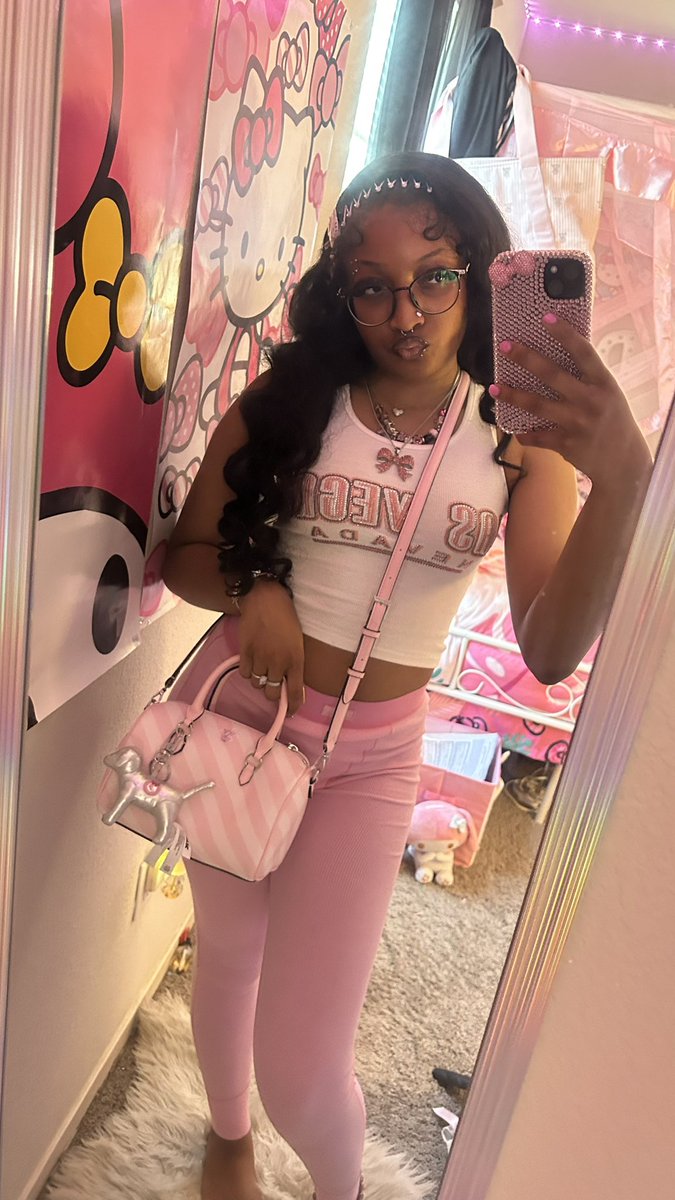 fineblkgirl's tweet photo. 🎀 https://t.co/UQucc8wPdm