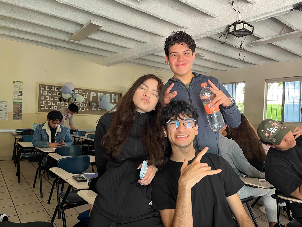 que cute extraño la prepa