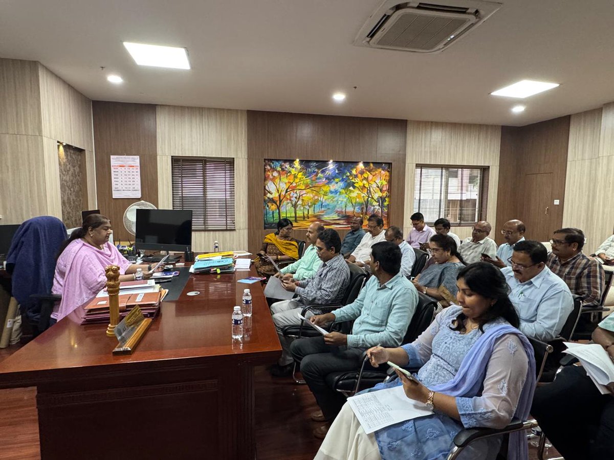 cgsthydaudit1's tweet photo. Images of meeting on Seva Sankalp Resolution by all the officers of Hyderabad Audit-I Commissionerate organized by Smt A.S. Meenalochani, Commissioner on 02.03.2026 https://t.co/hBNwj4JYde