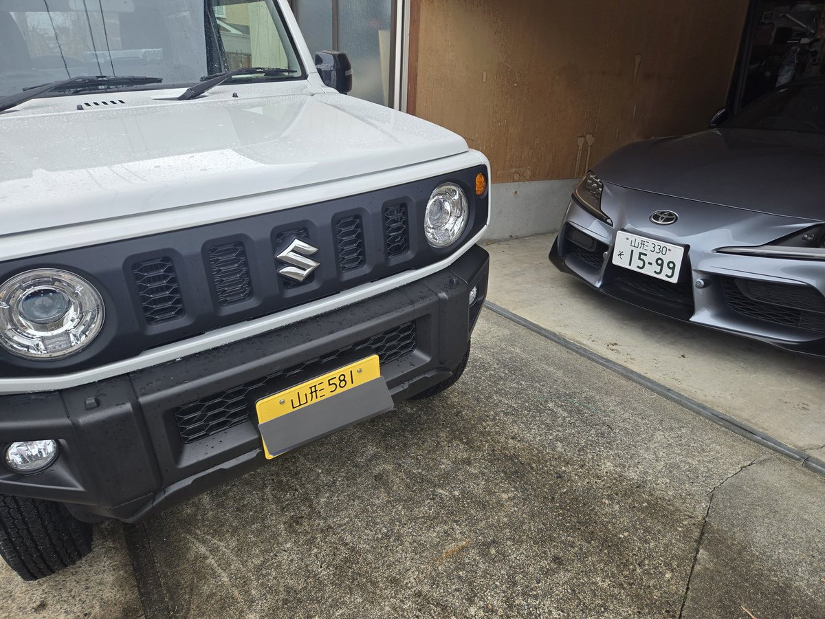 やっぱり雪国は
4WD MT ターボが必須ということで
通勤車(メインカー)としてジムニー納車しました🫡

ジムニーもほぼ2人乗りみたいなもんだけど
スープラよりよっぽど人権ある車のため
ますますスープラを乗る頻度が減りそうです