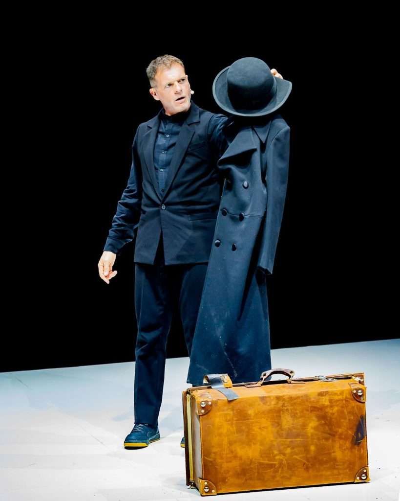 GufettoMag's tweet image. "L’uomo che emerge dallo spettacolo è un giovane disilluso, tradito dai propri ideali ed emarginato dalla società in cui ha sempre vissuto"". 

La #recensione di L.Chiaventi nuova firma di #Gufetto a MEIN KAMPF di Stefano Massini, in tour.
#leggereGufetto
gufetto.press/mein-kampf-tea…